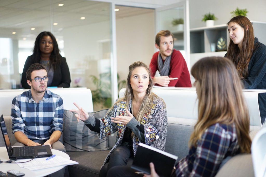 freelance trouver des client prospection se rapprocher des autres freelances de votre domaine auto entrepreneur